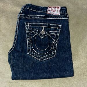 True Religion straight women jeans w/ white stitching and accent button size 31